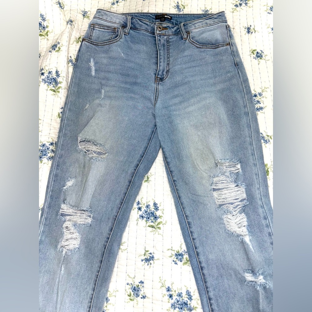 Fashion Nova light-wash straight leg ripped jeans!